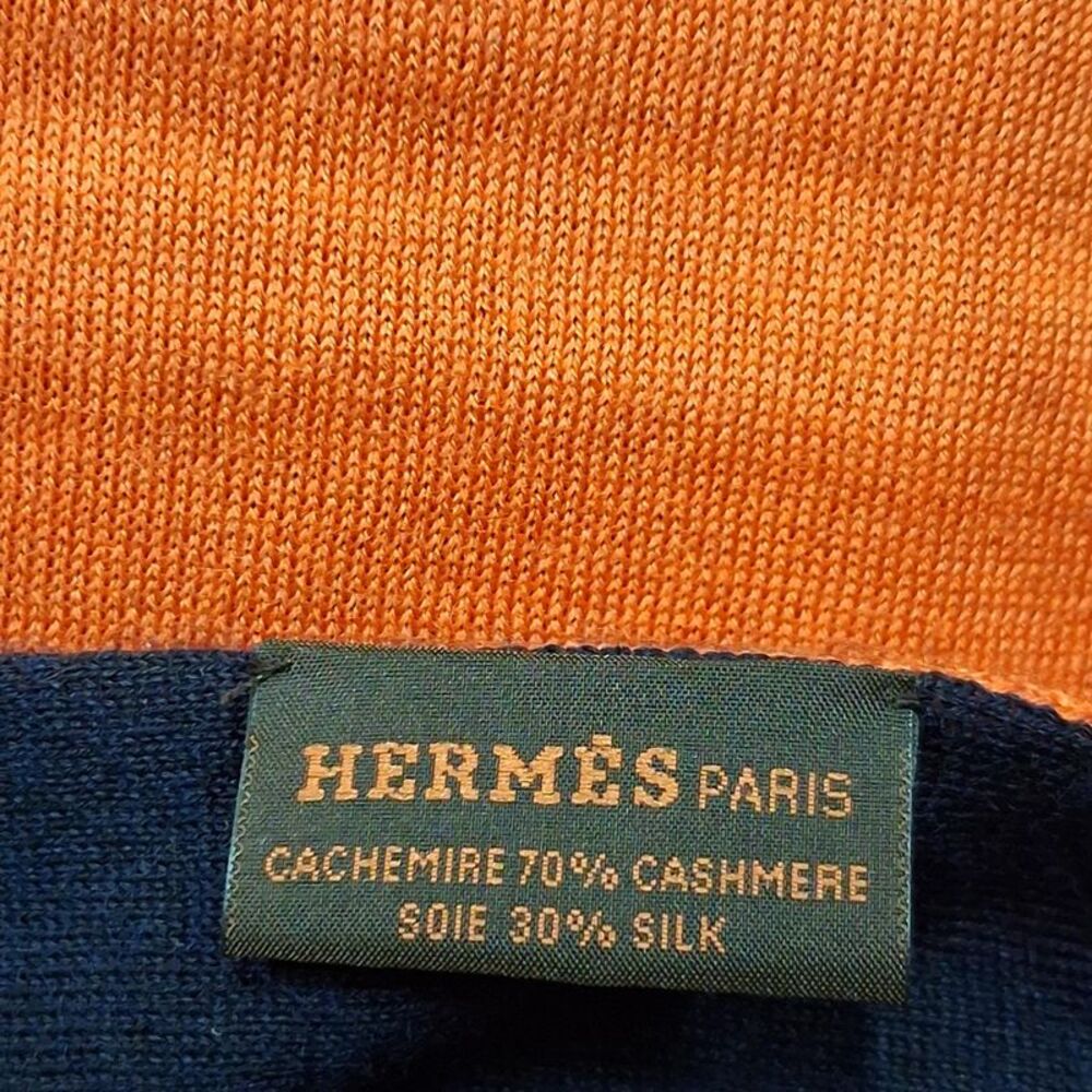 Hermès Logo-Embroidered Two-Toned Scarf in Orange and Black Cashmere - Picture 4 of 7